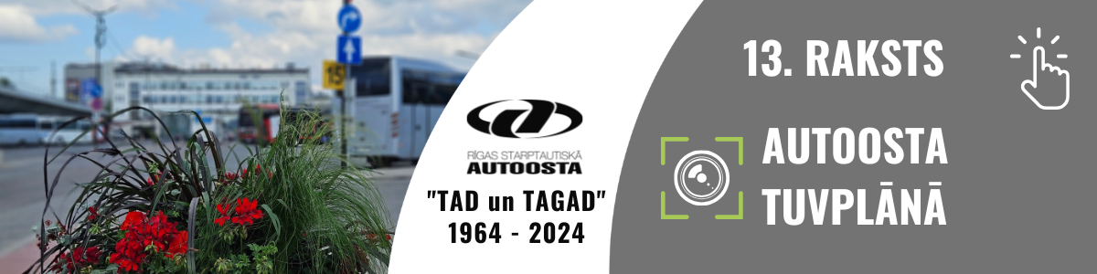 Fonā (kreisajā pusē) – izpludināts Rīgas starptautiskās autoostas skats. Priekšplānā redzams ziedu pods ar sarkaniem ziediem, bet tālāk var saskatīt autoostas ēku, autobusu un pilsētvidi. Priekšplānā (labajā pusē) – pelēks taisnstūra laukums, kur augšpusē lieliem burtiem rakstīts “13. RAKSTS”. Zem tā atrodas ikona, kas simbolizē fotoaparāta objektīvu, un teksts “AUTOOSTA TUVPLĀNĀ”. Virs šī laukuma (centrā pa kreisi) redzams Rīgas starptautiskās autoostas logotips ar uzrakstu “RĪGAS STARPTAUTISKĀ AUTOOSTA ‘TAD un TAGAD’ 1964 – 2024”.